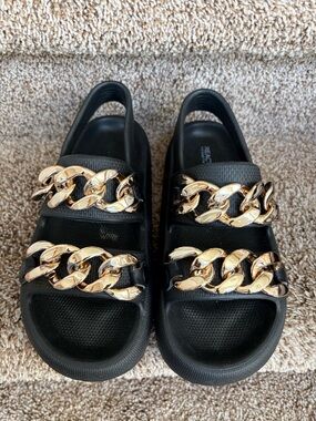 Reaction Kenneth Cole Women’s Black Gold Tone Chain-Detail Slingback Sandals